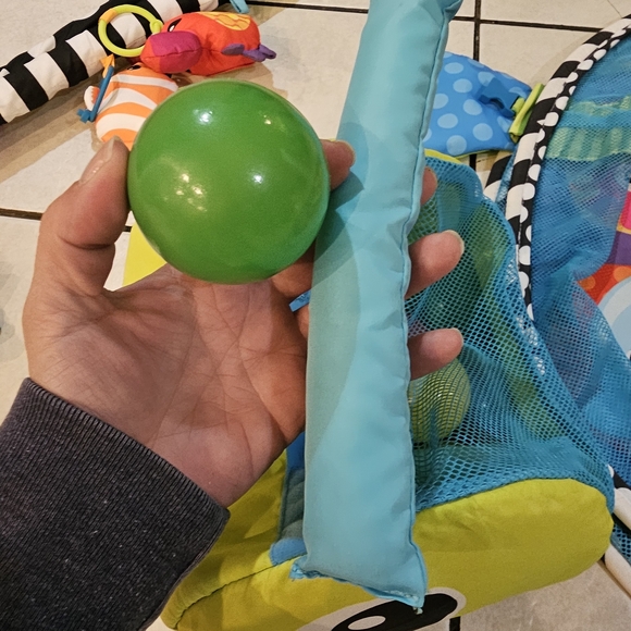 Infantino Grow-With-Me Activity Gym & Ball Pit - Picture 8 of 16